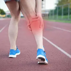 Dolore al polpaccio, forse al gemello mediale, per un corridore su pista.
