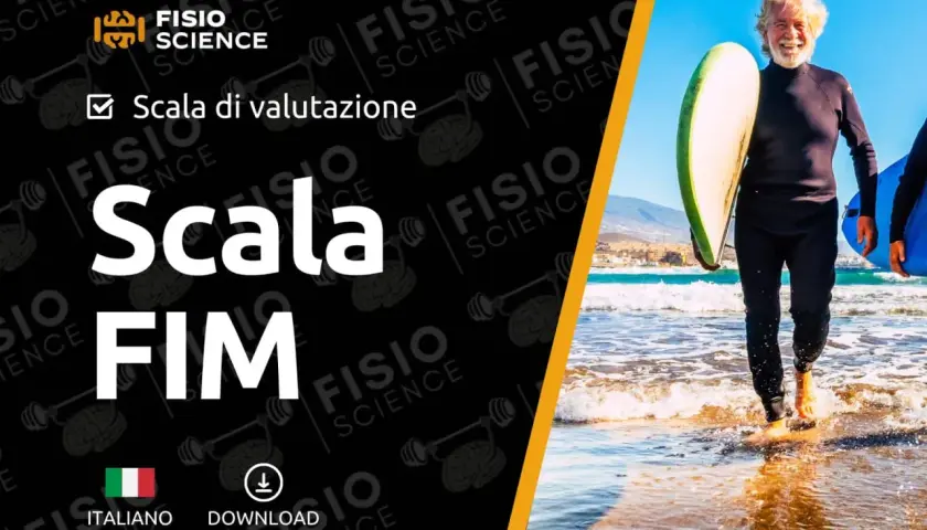 Un uomo anziano sorridente con una tavola da surf, pronto per la sua scala FIM.
