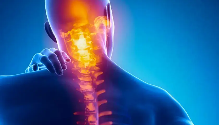 Dolore al collo e ai muscoli: i **trigger point cervicale sintomi** sono evidenziati da un'area infiammata nella colonna vertebrale.