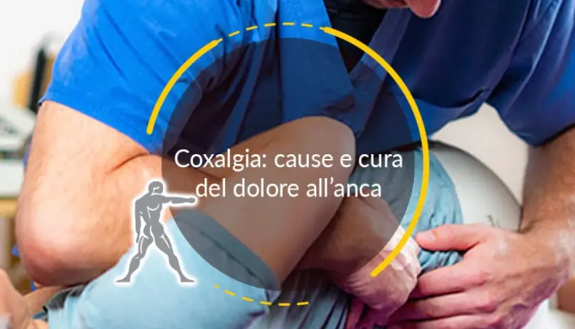 Un terapista esamina un paziente per la coxalgia, concentrandosi sul dolore all'anca.