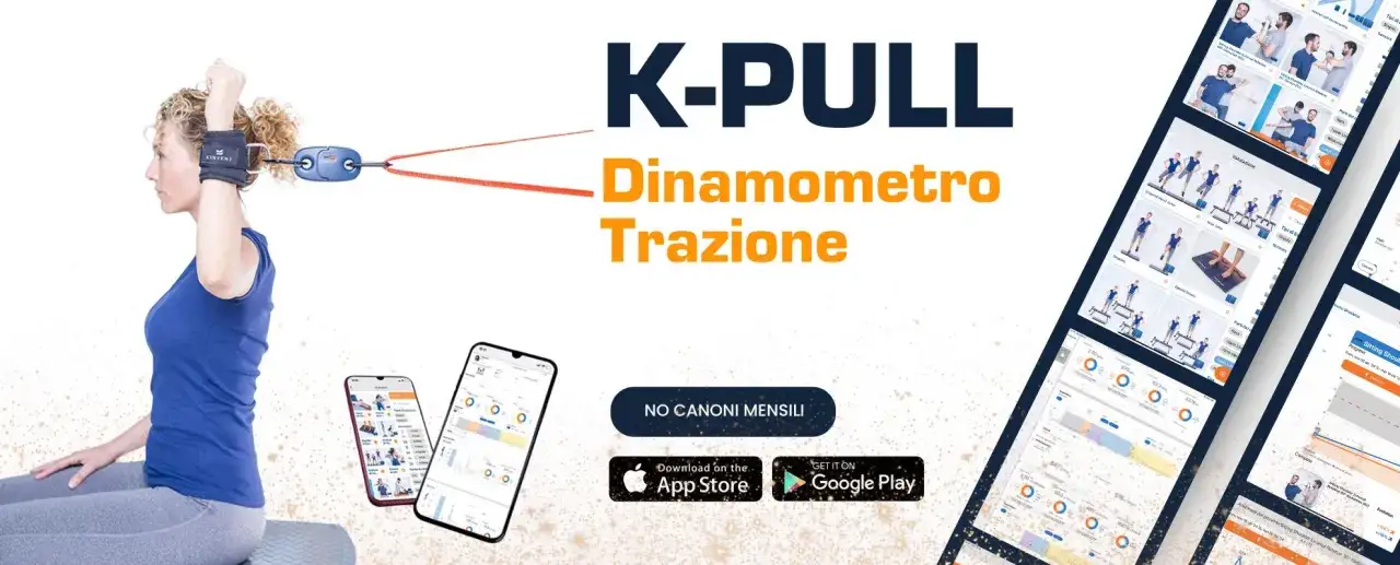 Donna con dinamometro al polso, K-PULL per misurare il rate of force development. App per analisi dati.